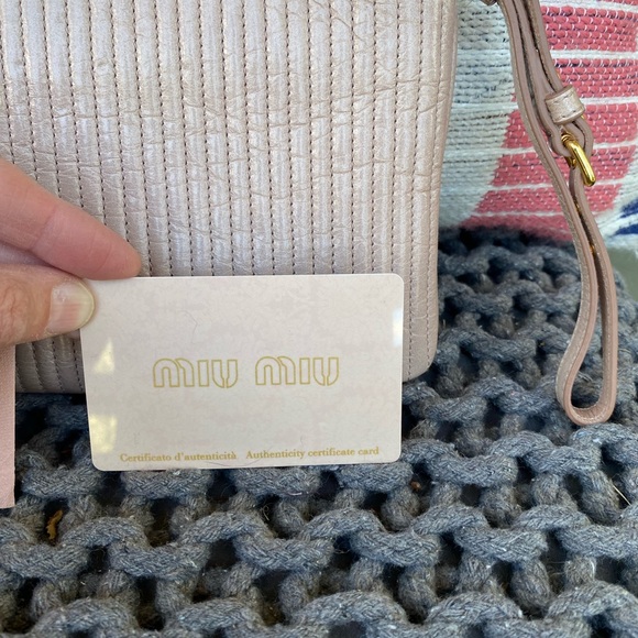 NEW MIU MIU CLUTCH WRISTLET WITH AUTHENTICITY CARD VITELLO SHINE CIPRIA PRADA - Picture 6 of 13